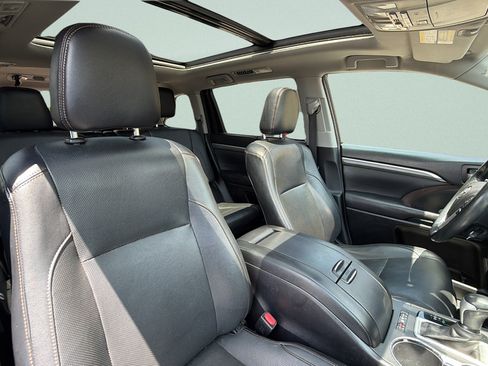 Used 2017 Toyota Highlander Limited Platinum w/ Carpet Mat Package AWD/4WD image 31