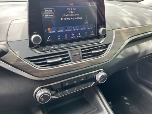 Used 2025 Nissan Altima 2.5 SV FWD image 17