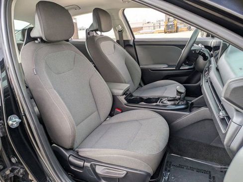 Used 2025 Kia K4 FWD image 28