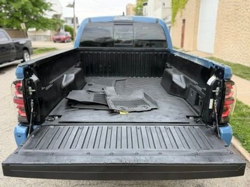 Used 2019 Toyota Tacoma TRD Sport AWD/4WD image 12