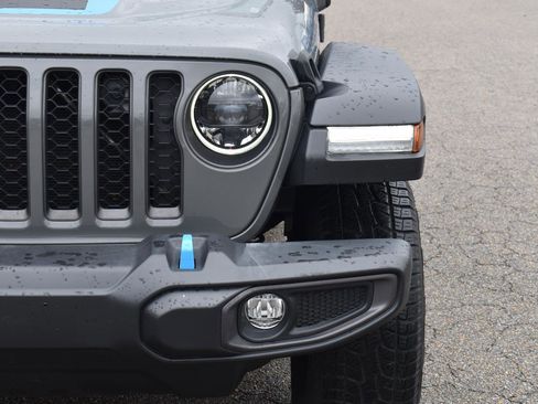 Used 2023 Jeep Wrangler Unlimited Rubicon 4xe w/ Cold Weather Group AWD/4WD image 19