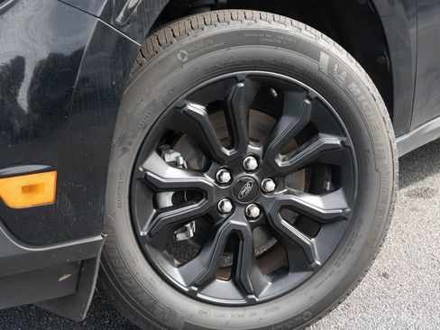 Used 2023 Ford Maverick Lariat w/ Black Appearance Package FWD image 2