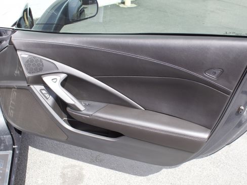 Used 2017 Chevrolet Corvette Stingray Coupe RWD image 23