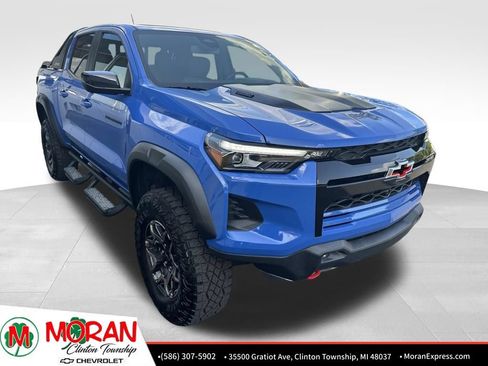 Used 2025 Chevrolet Colorado ZR2 w/ Technology Package AWD/4WD image 2