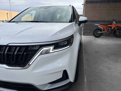 Used 2024 Kia Carnival LX image 10