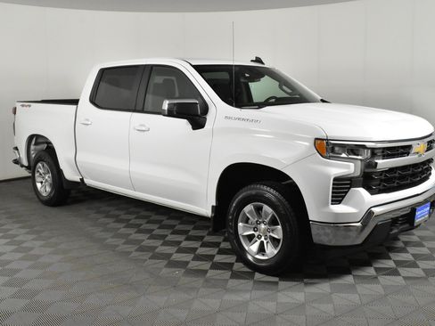 Used 2025 Chevrolet Silverado 1500 LT image 4