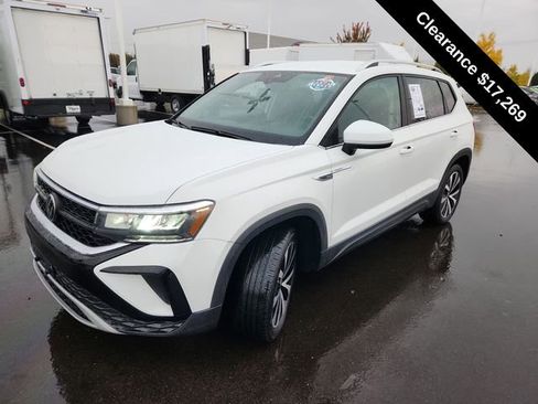 Used 2024 Volkswagen Taos SE image 3