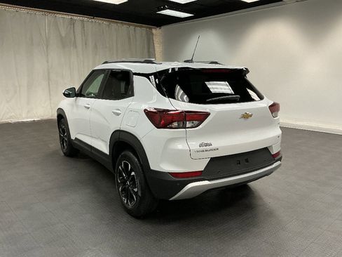 Used 2022 Chevrolet TrailBlazer LT w/ Convenience Package FWD image 3