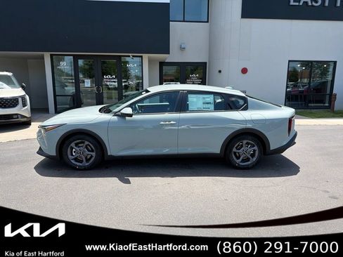 New 2026 Kia K4 FWD image 2
