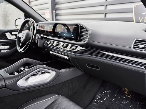 Used 2026 Mercedes-Benz Maybach GLS 600 4MATIC image 39