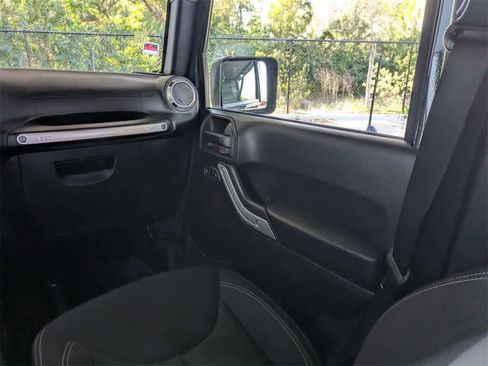 Used 2016 Jeep Wrangler Unlimited Sahara w/ Connectivity Group image 19