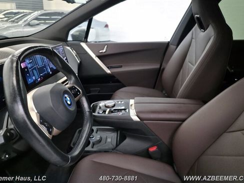 Used 2023 BMW iX xDrive50 w/ Sport Package AWD/4WD image 18