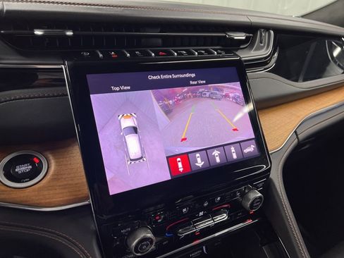 Used 2025 Jeep Grand Cherokee Summit image 21