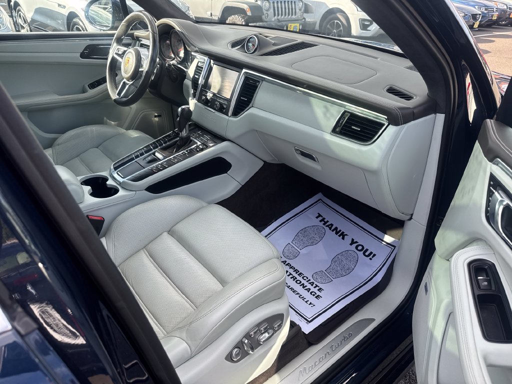 Used 2016 Porsche Macan Turbo AWD/4WD image 35