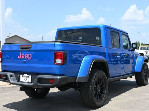 Used 2024 Jeep Gladiator Sport AWD/4WD image 3