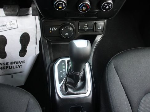 Used 2019 Jeep Renegade Sport w/ Sport Appearance Group AWD/4WD image 8