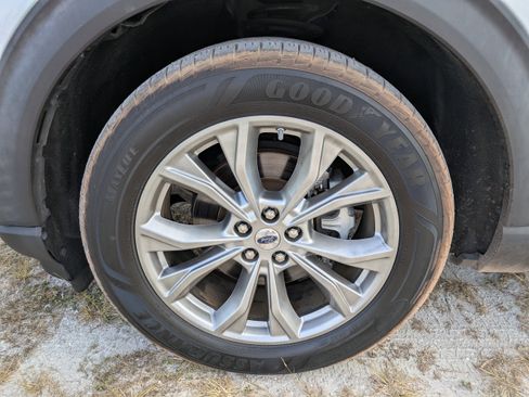 Used 2020 Ford Explorer XLT w/ Equipment Group 202A image 11