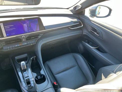 Used 2024 Toyota Crown Limited image 12