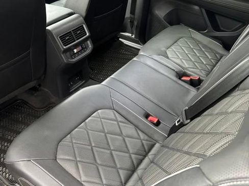 Used 2024 Volkswagen Atlas SEL Premium R-Line AWD/4WD image 4