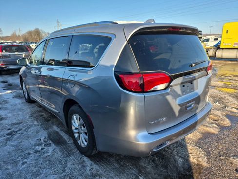 Used 2018 Chrysler Pacifica Touring-L Plus image 6