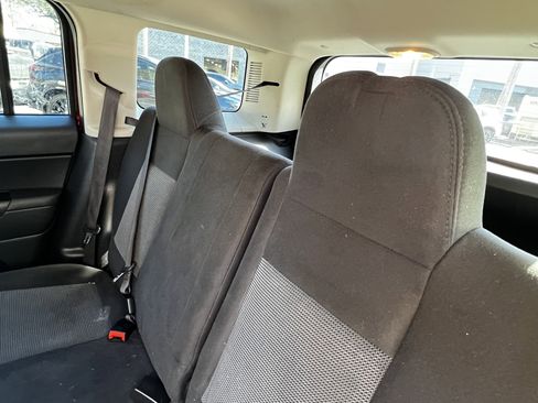 Used 2016 Jeep Patriot Sport w/ Power Value Group image 28