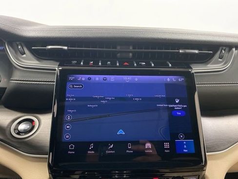 Used 2025 Jeep Grand Cherokee Limited w/ Luxury Tech Group II AWD/4WD image 13