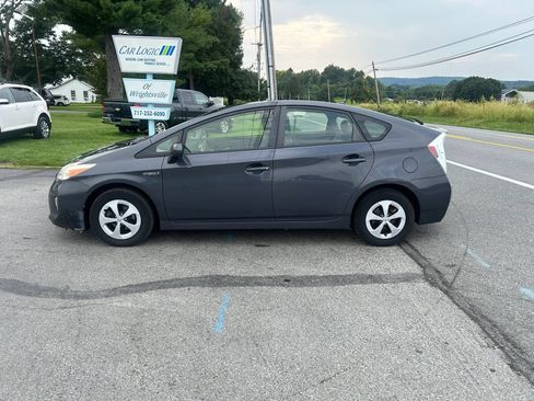 Used 2013 Toyota Prius Four FWD image 3