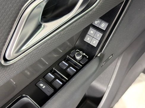 Used 2020 Land Rover Range Rover Velar S image 24