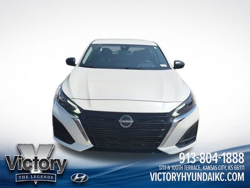 Used 2025 Nissan Altima 2.5 SV FWD image 8