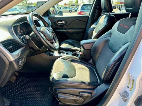 Used 2014 Jeep Cherokee Trailhawk w/ Cold Weather Group image 11