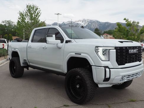 Used 2026 GMC Sierra 3500 Denali Ultimate AWD/4WD image 3