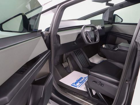 Used 2024 Tesla Cybertruck AWD Crew Cab image 3