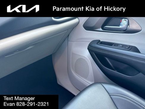 Used 2024 Chrysler Pacifica Touring-L FWD image 28