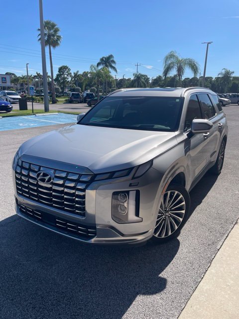 Used 2024 Hyundai Palisade Calligraphy FWD image 2