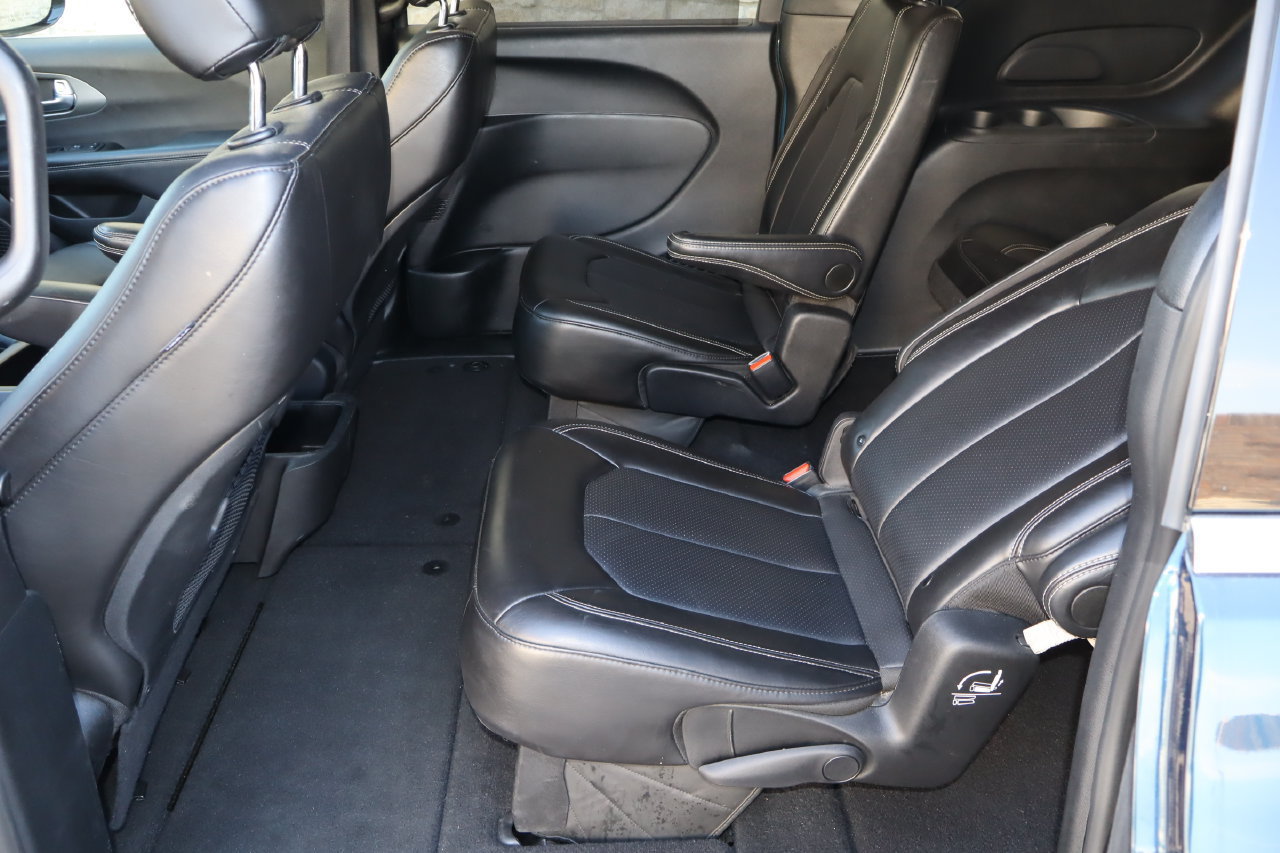 Used 2025 Chrysler Pacifica Select FWD image 5