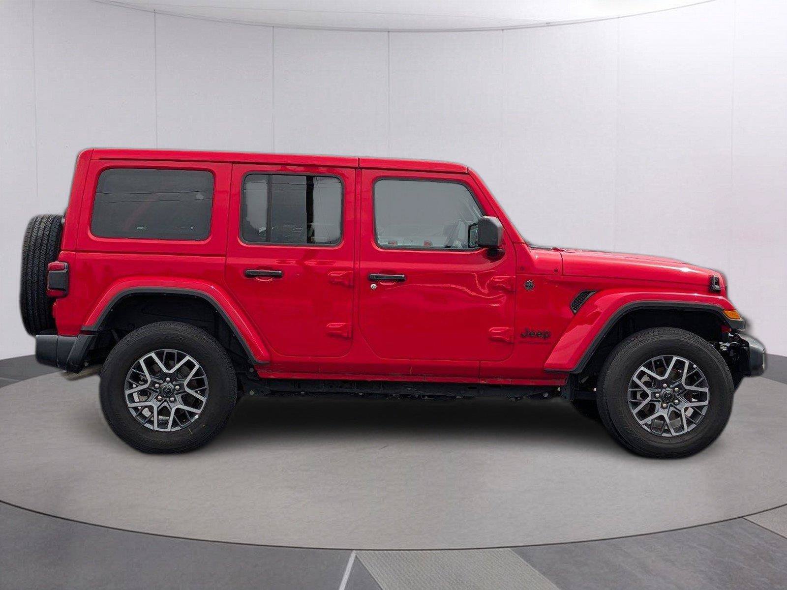 Used 2025 Jeep Wrangler Unlimited Sahara AWD/4WD image 6