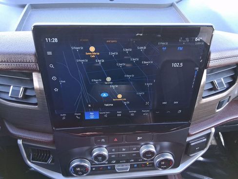 Used 2023 Ford Expedition Limited image 13