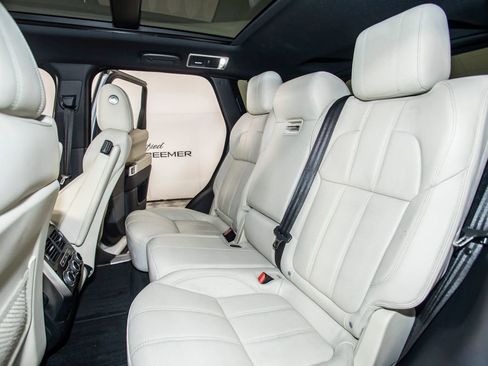 Used 2017 Land Rover Range Rover Sport HSE image 16