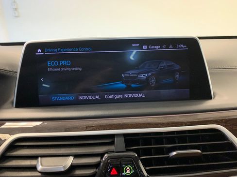 Used 2021 BMW 750i xDrive w/ Executive Package AWD/4WD image 38