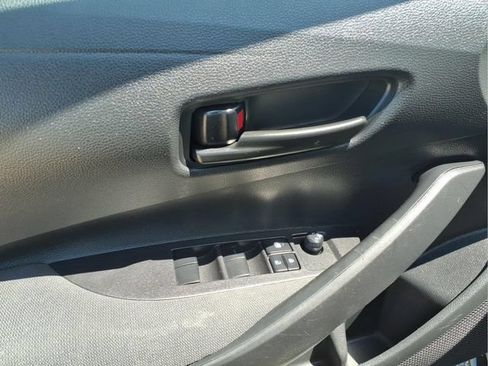 Used 2025 Toyota Corolla LE FWD image 11