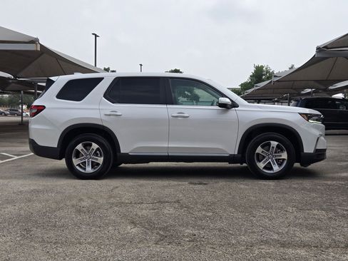 Used 2025 Honda Pilot EX-L image 3