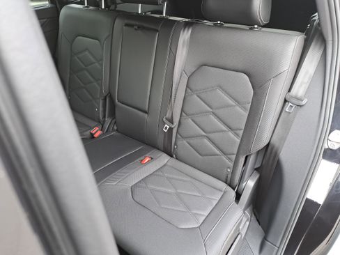 Certified 2024 Volkswagen Atlas Cross Sport SE image 14