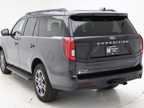 Used 2025 Ford Expedition Active AWD/4WD image 6