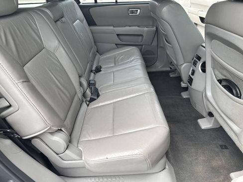 Used 2010 Honda Pilot Touring image 17