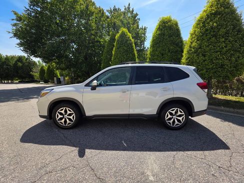 Used 2021 Subaru Forester Premium AWD/4WD image 2