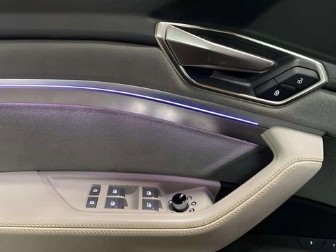 Used 2024 Audi Q8 e-tron Prestige w/ Prestige Package image 23