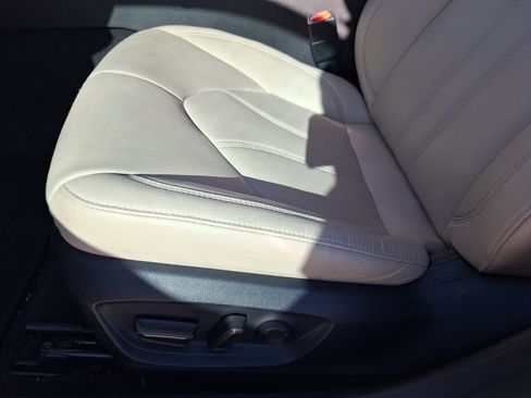 Used 2022 Toyota Avalon XLE image 15