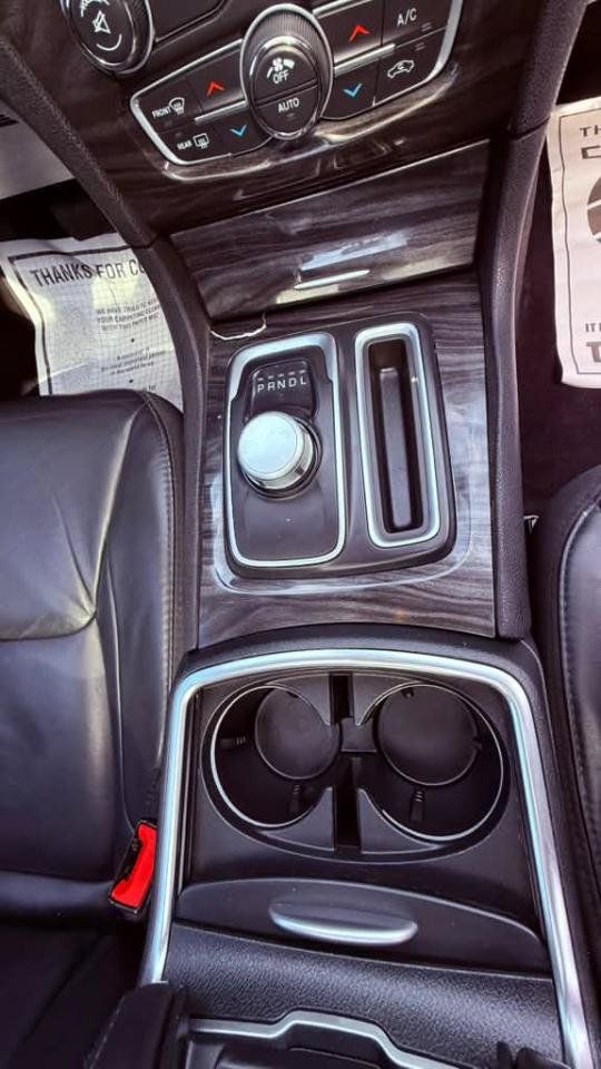 Used 2016 Chrysler 300 Limited RWD image 6
