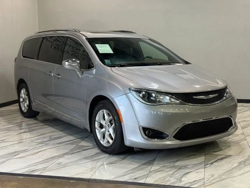 Used 2020 Chrysler Pacifica Limited FWD image 4