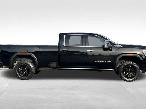 Used 2022 GMC Sierra 3500 Denali w/ Denali Black Diamond Edition AWD/4WD image 3